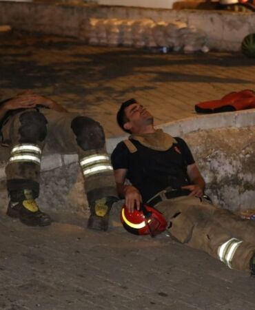 İBB ekipleri İzmir'de yangın sahasında