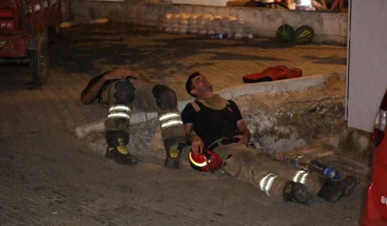 İBB ekipleri İzmir’de yangın sahasında