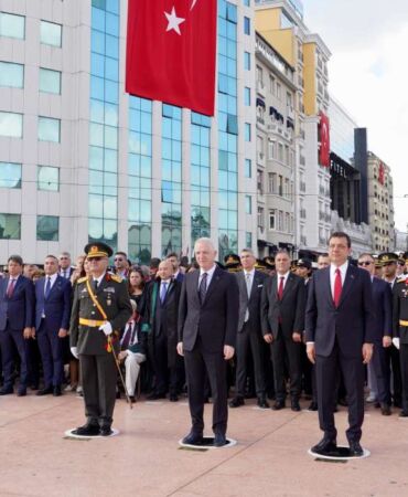 İmamoğlu, 30 Ağustos Zafer Bayramı törenlerine katıldı