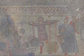 İngiltere'de yapılan kazılarda 2 bin yıllık mozaik bulundu