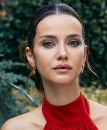 İrem Helvacıoğlu'nun yeni projesi 'Kara Dut'ta merakla beklenen partneri belli oldu! Yakışıklı oyuncuyla başrolü paylaşacak