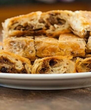 İstanbul'da her 10 kişiden biri güne börek yiyerek başlıyor