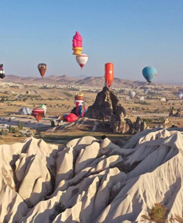 Kapadokya semalarında renkli gösteri figürlü balonlar Nevşehir Kültür Yolu Festivali'nde uçtu