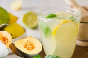 Kavurucu yaz sıcaklarına serin bir mola Kavunlu limonata tarifi..