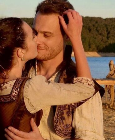 Kerem Bürsin ve Melis Sezen'li Son Of A Richin setinden ilk romantik kareler!