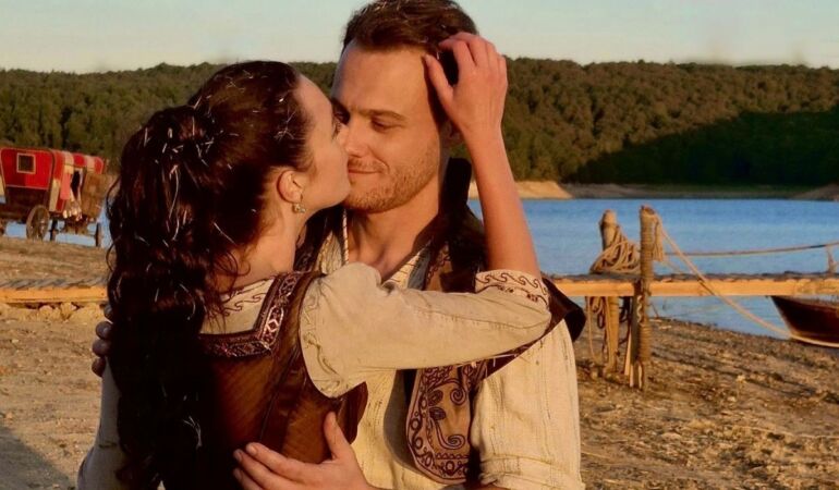 Kerem Bürsin ve Melis Sezen’li ‘Son Of A Rich’in setinden ilk romantik kareler!