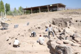 Kınık Höyük'te Orta Bronz Çağı'na ait sur kalıntıları ve yerleşim yeri bulundu