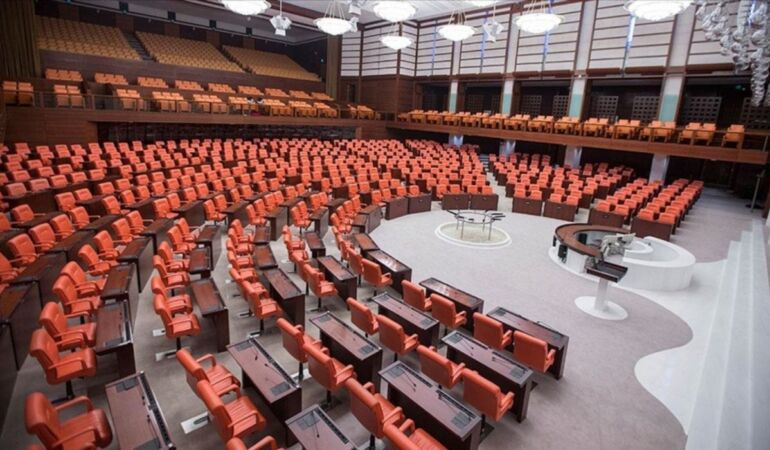Meclis'te AKP ve CHP'nin sandalye sayıları değişti