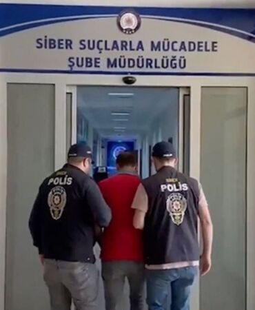 Mersin'de, siber suçlara yönelik düzenlenen operasyonda 10 zanlı yakalandı