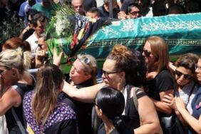 Muğla'daki kadın cinayetine, kadınlardan tepki Katledilen kadının naaşını omuzlarında taşıdılar