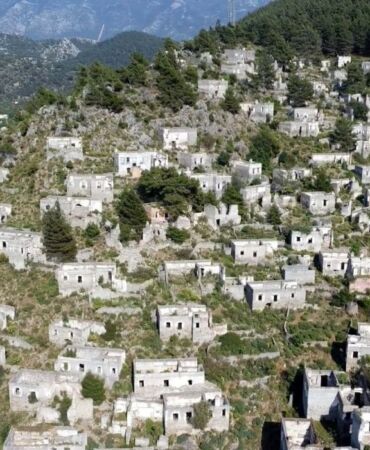 Muğla'nın 'hayalet köyü', havadan görüntülendi