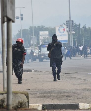 Nijerya'da hayat pahalılığına karşı düzenlenen protestolarda 17 kişi öldü