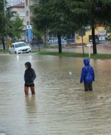 Ordu'da sağanak etkili oldu Ev ve işyerlerini su bastı