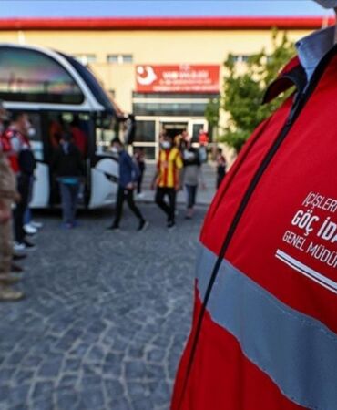 Osmaniye'de 13 Suriyeli sınır dışı edildi
