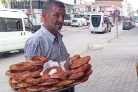 Osmaniye'deki simitçi emeklinin halini gözler önüne serdi 'Emekliler bir simit alıp bölüşerek yiyorlar'