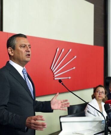 Özgür Özel 'Erdoğan şeytani bir planla atamadığı öğretmenlerin diplomalarını çalacak'