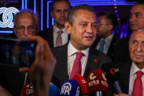 Özgür Özel'den, tüzük değişimi öncesi çıkış 'Önceki genel başkanlarımızdan görüşlerini almak bana düşerdi'