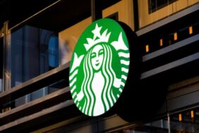 Starbucks'ın yeni CEO'sunun şirket uçağıyla işe gidecek olması çevrecilerin tepkisini çekti