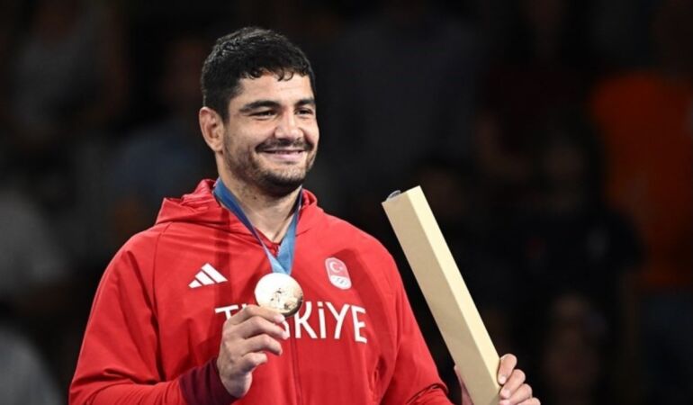 Taha Akgül spor kariyerine veda mesajı