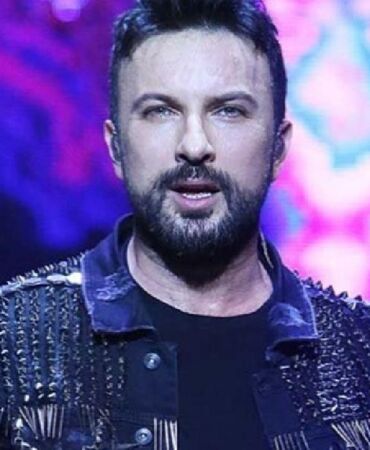 Tarkan, terini sildiği havluyu hayranlarına attı_ 'Mis gibi kokuyor'