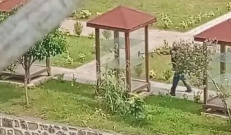 Trabzon Sürmene'de bir kişi elindeki balyozla etrafa saldırdı