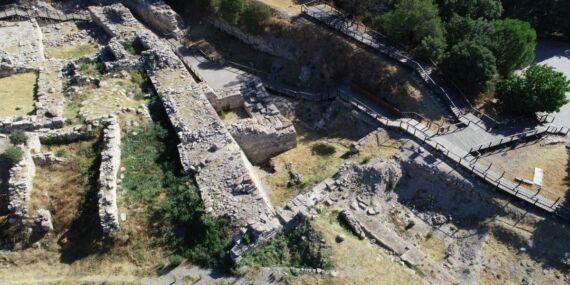 Troya’da arkeologlar saray ve agora ile sur duvarını gün ışığına çıkarıyor