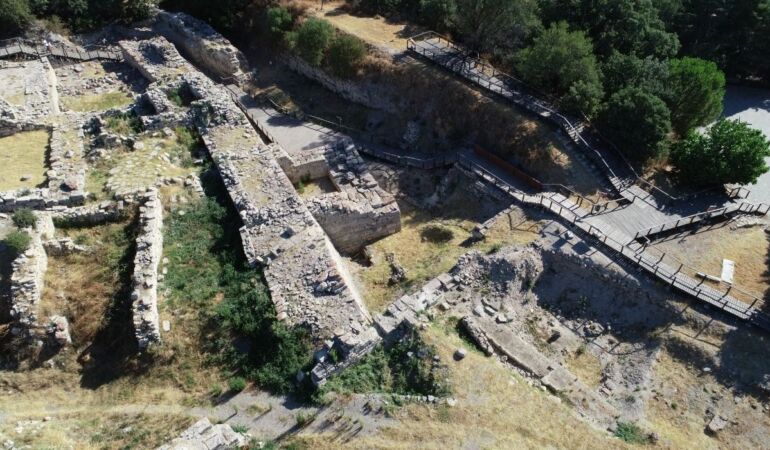Troya’da arkeologlar saray ve agora ile sur duvarını gün ışığına çıkarıyor
