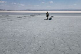 Tuzla Gölü'nde geleneksel yöntemle çıkarılan tuz, bu yıl kuraklık nedeniyle çıkarılamadı