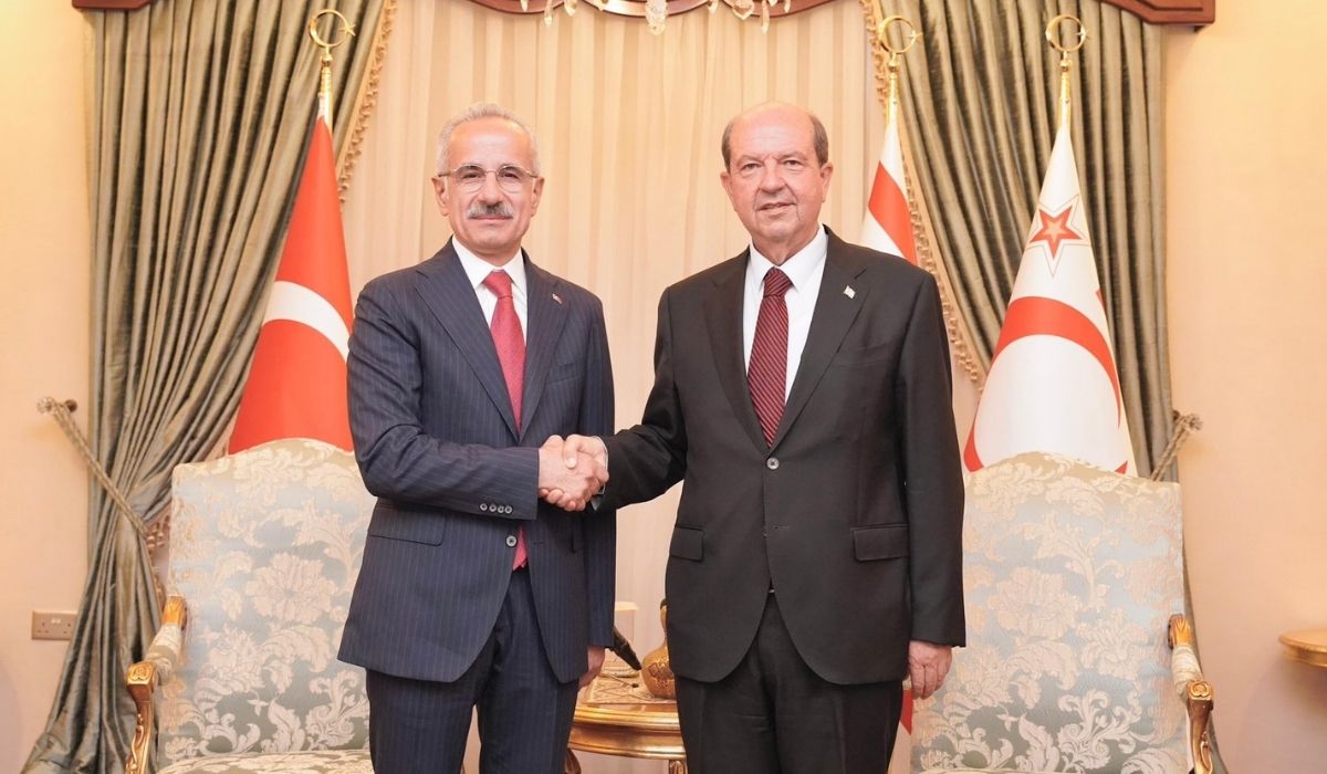 Ulaştırma ve Altyapı Bakanı Abdulkadir Uraloğlu KKTC'de Cumhurbaşkanı Ersin Tatar ile görüştü