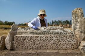 Van'daki Selçuklu Mezarlığı'nda 6 sanduka ve bir şahide gün yüzüne çıkarıldı