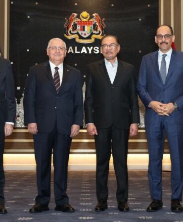 Yaşar Güler ve İbrahim Kalın Malezya'da
