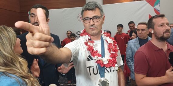 Yusuf Dikeç’in ikonik pozu, sınav sorusu oldu