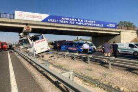 ankarada yolcu otobüsü köprüye saplandı ölü ve yaralı
