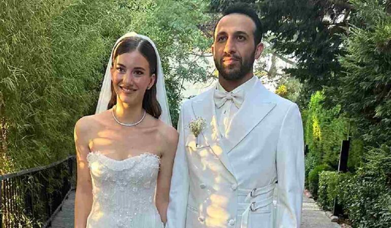 Dizinin imkansız aşıkları gerçek hayatta mutlu sona erdi! Beril Pozam ve Ersin Arıcı evlendi.