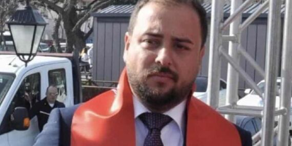 CHP’li Meclis üyesine silahlı saldırı: Yüzünden vuruldu, hayati tehlikesi var!