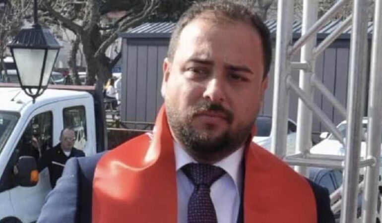 CHP’li Meclis üyesine silahlı saldırı: Yüzünden vuruldu, hayati tehlikesi var!