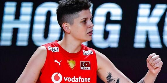 Ebrar Karakurt’tan Beşiktaş maçının hakemine sert tepki!