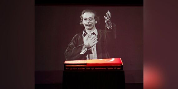 Usta sanatçı Genco Erkal, ömrünü verdiği tiyatro sahnesinden alkışlarla uğurlandı