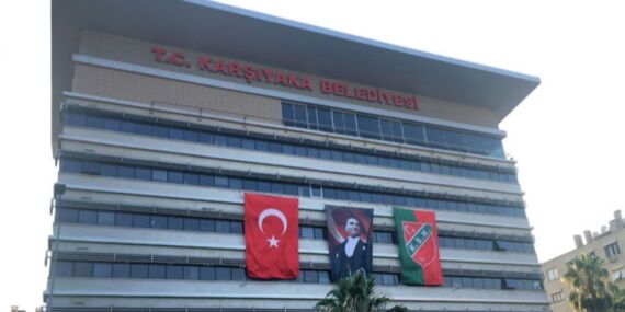 Karşıyaka Belediyesi işçileri hem işverenle hem sendikayla mücadele ediyor: Maaş sorunları ve tepkiler