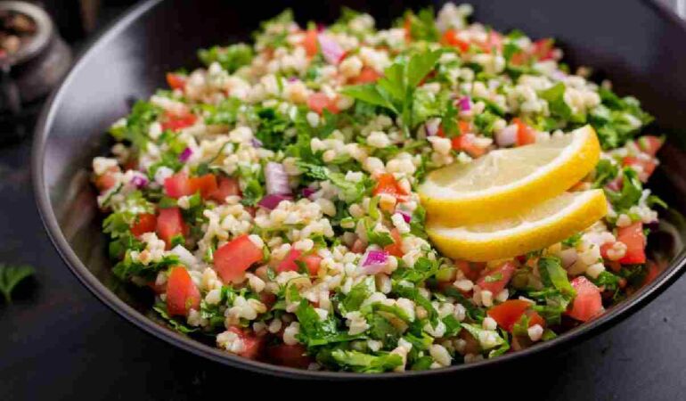 Lezzetli ve sağlıklı diyet salata tarifi: Kinoa Salatası