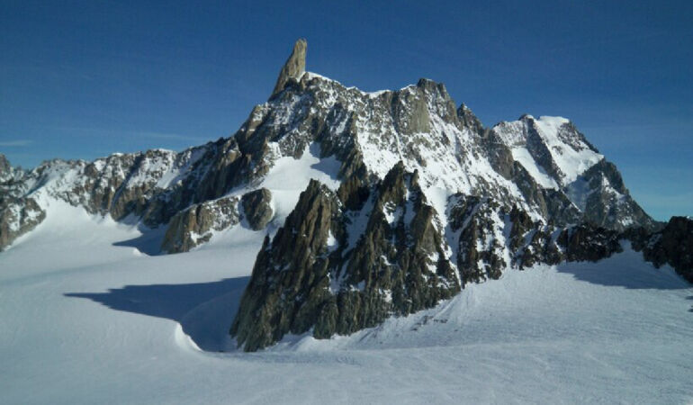 Mont Blanc Dağı’nda Buz Kütlesi Düşmesi: 1 kişi hayatını kaybetti, 4 kişi yaralı