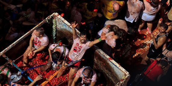 120 ton domatesle festival çılgınlığı!