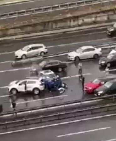 Bağcılar TEM'de zincirleme trafik kazası! 8 araç birbirine girdi