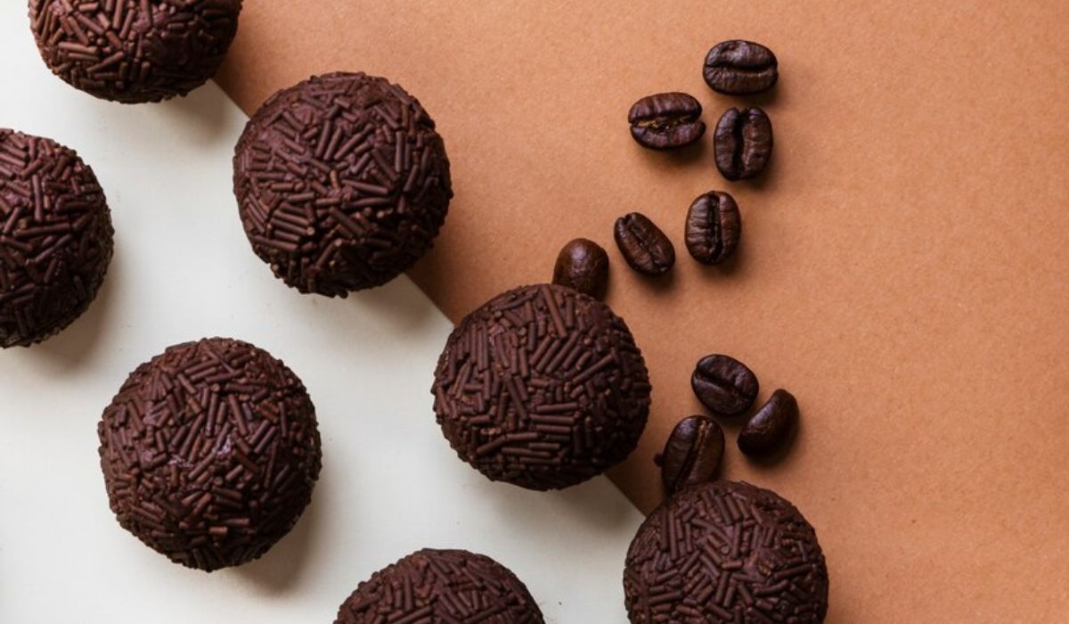 Brigadeiro tarifi Brezilya'nın lezzetli çikolatalı trufları nasıl yapılır