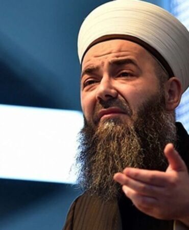 'Cübbeli Ahmet' saldırıya uğradı!