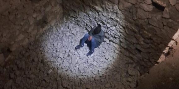 Çukura düşüp baygınlık geçirdi: Yerini cep telefonu sinyalinden belirlediler