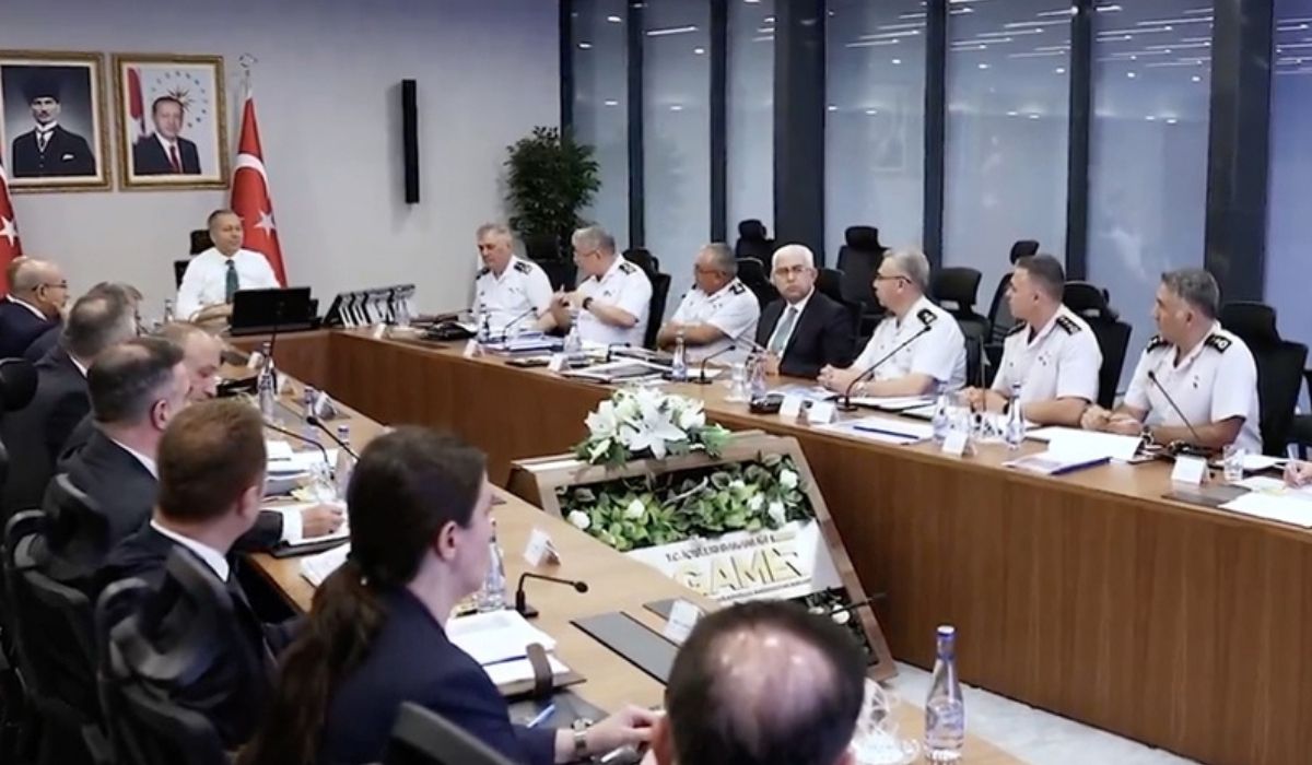 İçişleri Bakanı Yerlikaya, asayiş konulu güvenlik toplantısı düzenledi