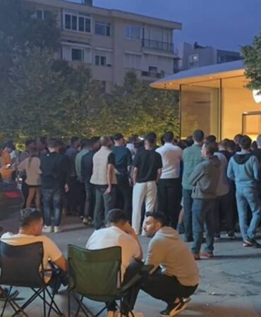 İstanbul'da marka telefon mesaisi! 120 bin TL'lik telefon için, geceden kuyruğa girdiler