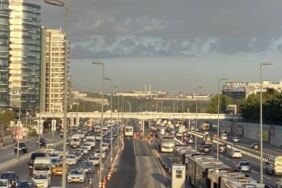 İstanbul'da okulların açıldığı ilk gün trafik kilitlendi