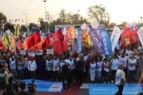 Kadıköy'deki mitingde yasa dışı pankart açıldı 12 kişi tutuklandı